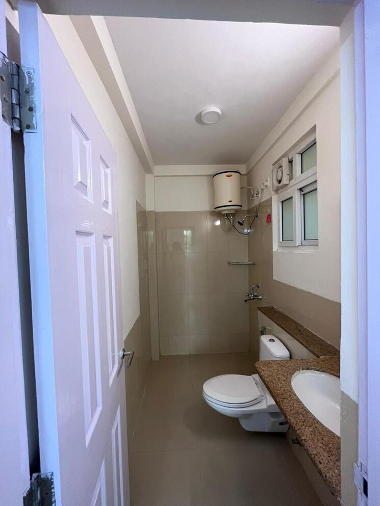 Bathroom, emaar-mgf-emerald-hills 3 Bedroom 275 Sq.Ft. Apartment In Sector 65 Gurgaon 9315292