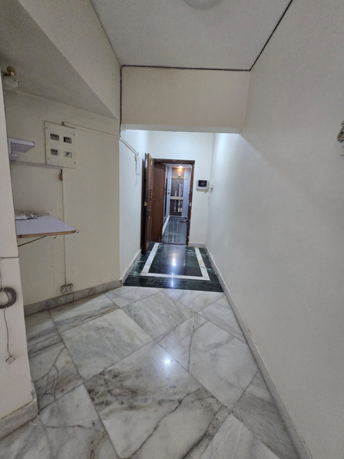 1 BHK Apartment For Rent in Hiranandani Regent Hill