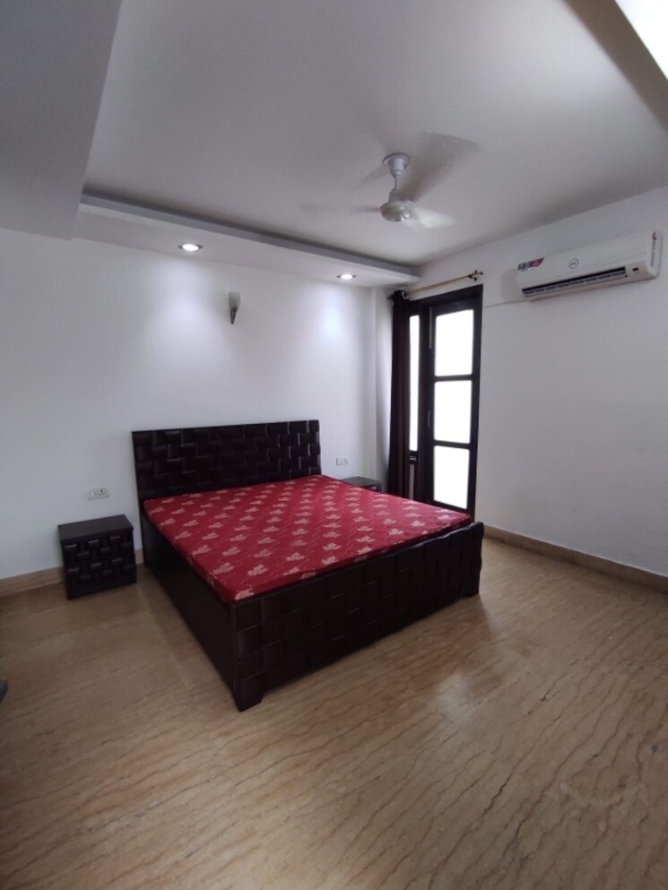 Master Bedroom, kailash colony 3 Bedroom 160 Sq.Yd. Builder Floor In Kailash Colony Delhi 9315306