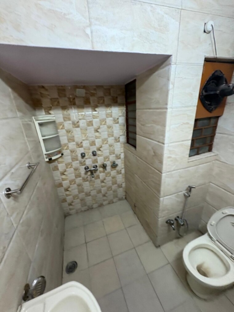 Attached Bathroom, kalkaji 2 Bedroom 900 Sq.Ft. Builder Floor In Kalkaji Delhi 9315323