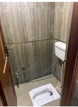 Furnished Amenities in 4 BHK Builder Floor at Saket – for Rent