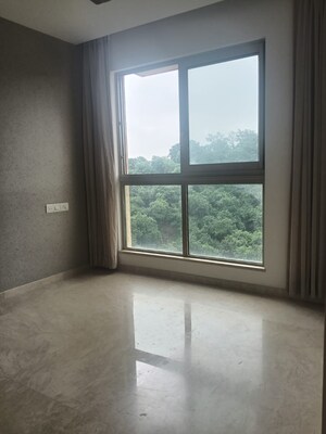 Room in 2 BHK Apartment at Hiranandani Castle Rock, Powai – for Rent