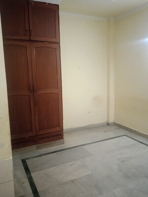 Room in 2 BHK Builder Floor at Lajpat Nagar – for Rent