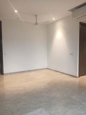 Room in 2 BHK Apartment at Hiranandani Castle Rock, Powai – for Rent