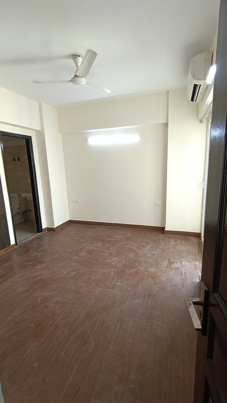 Room, sethi-max-royal 2 Bedroom 895 Sq.Ft. Apartment In Sector 76 Noida 9315403