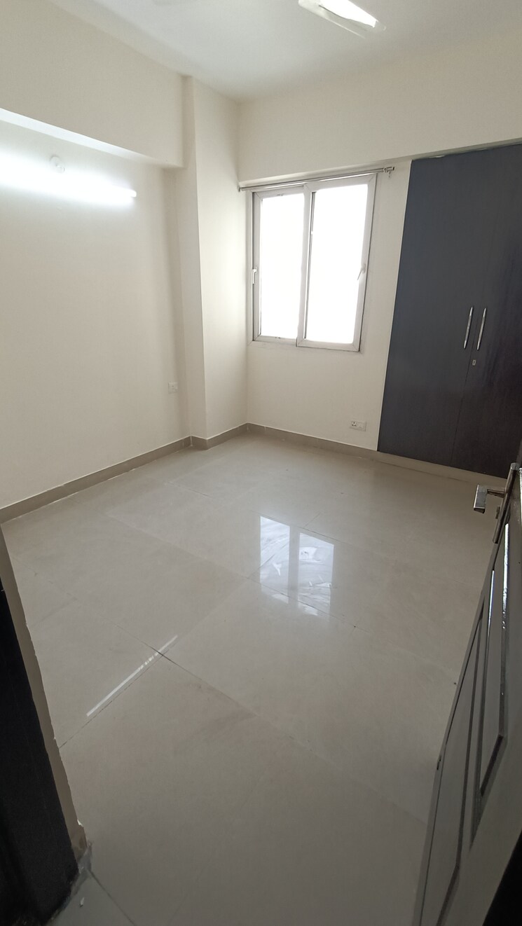 Room, sethi-max-royal 2 Bedroom 895 Sq.Ft. Apartment In Sector 76 Noida 9315403