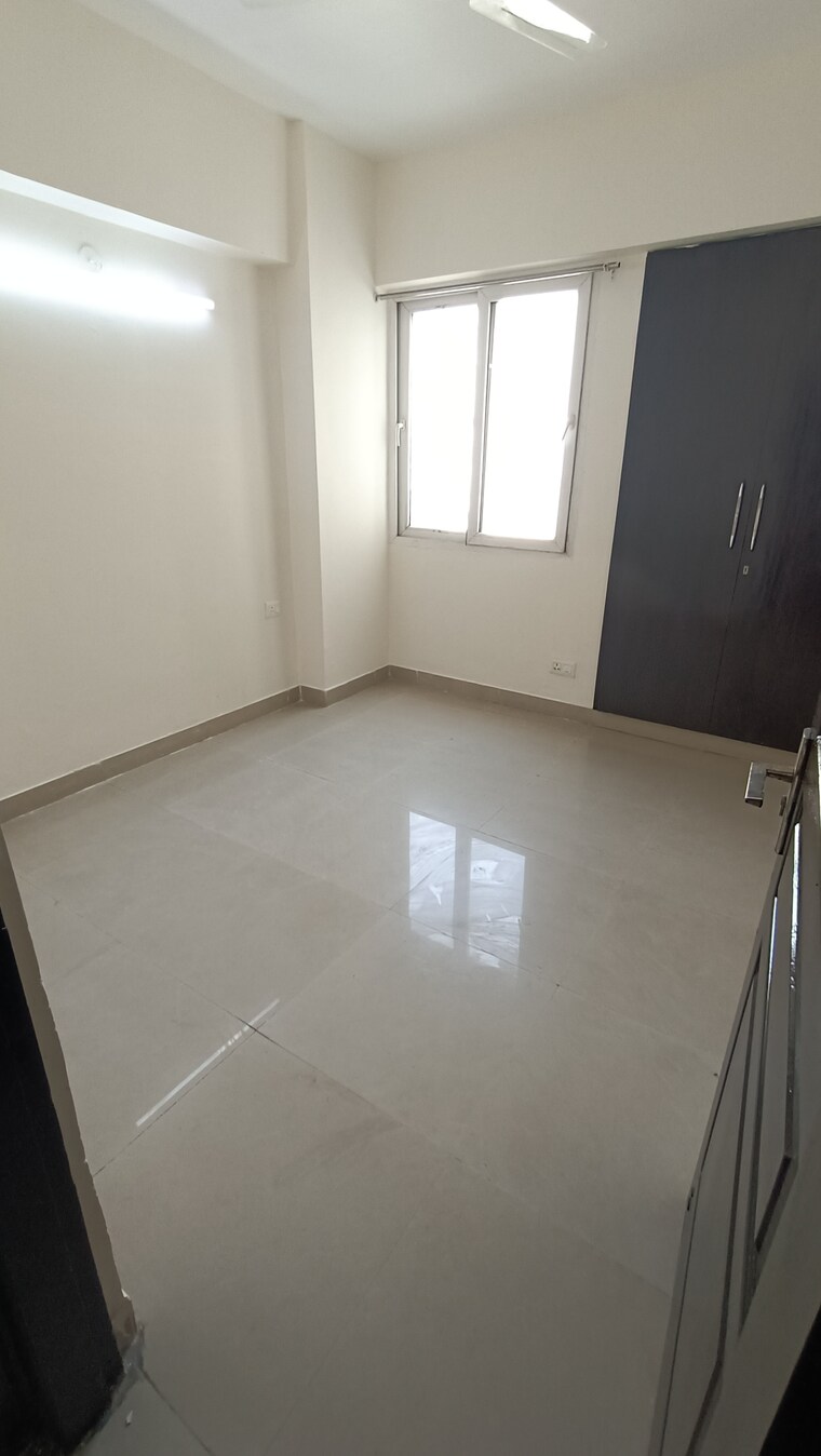 Room, sethi-max-royal 2 Bedroom 895 Sq.Ft. Apartment In Sector 76 Noida 9315403