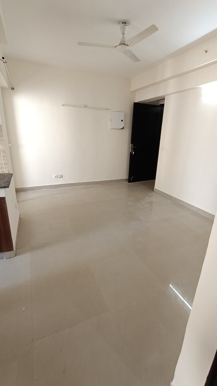 Room, sethi-max-royal 2 Bedroom 895 Sq.Ft. Apartment In Sector 76 Noida 9315403