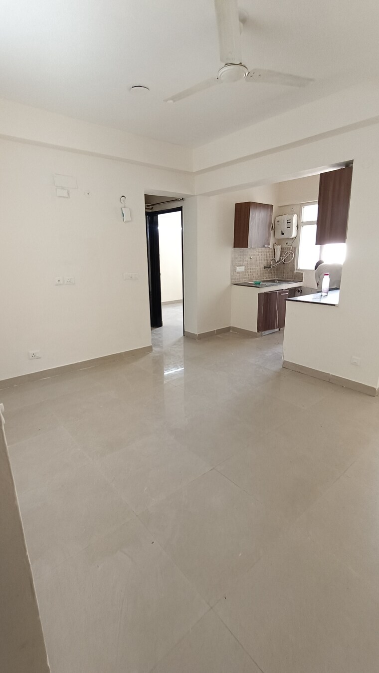 Room, sethi-max-royal 2 Bedroom 895 Sq.Ft. Apartment In Sector 76 Noida 9315403