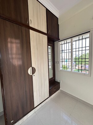 Room in 1 BHK Builder Floor at Halasuru – for Rent