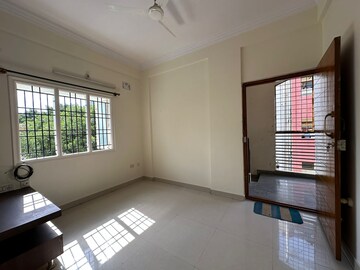 Room in 1 BHK Builder Floor at Halasuru – for Rent