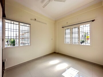 Room in 1 BHK Builder Floor at Halasuru – for Rent