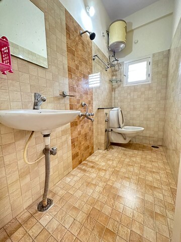 Bathroom in 1 BHK Builder Floor at Halasuru – for Rent