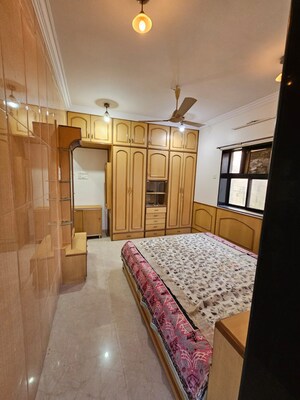 Bedroom in 2 BHK Apartment at Andheri West – for Rent