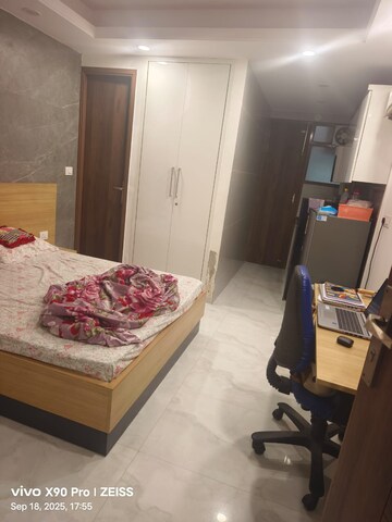 Studio Builder Floor For Rent in Sant Nagar