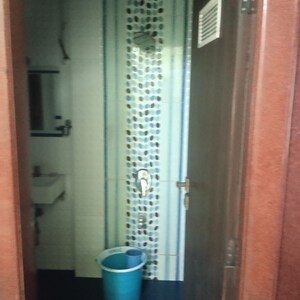 Bathroom in 5 BHK Apartment at Unnat Nagar CHS, Goregaon West – for Rent