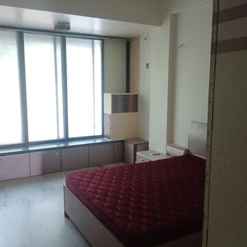 Room in 5 BHK Apartment at Unnat Nagar CHS, Goregaon West – for Rent