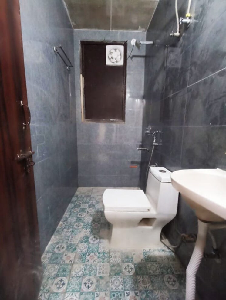 Bathroom, lajpat nagar 2 Bedroom 900 Sq.Ft. Builder Floor In Lajpat Nagar Delhi 9315431