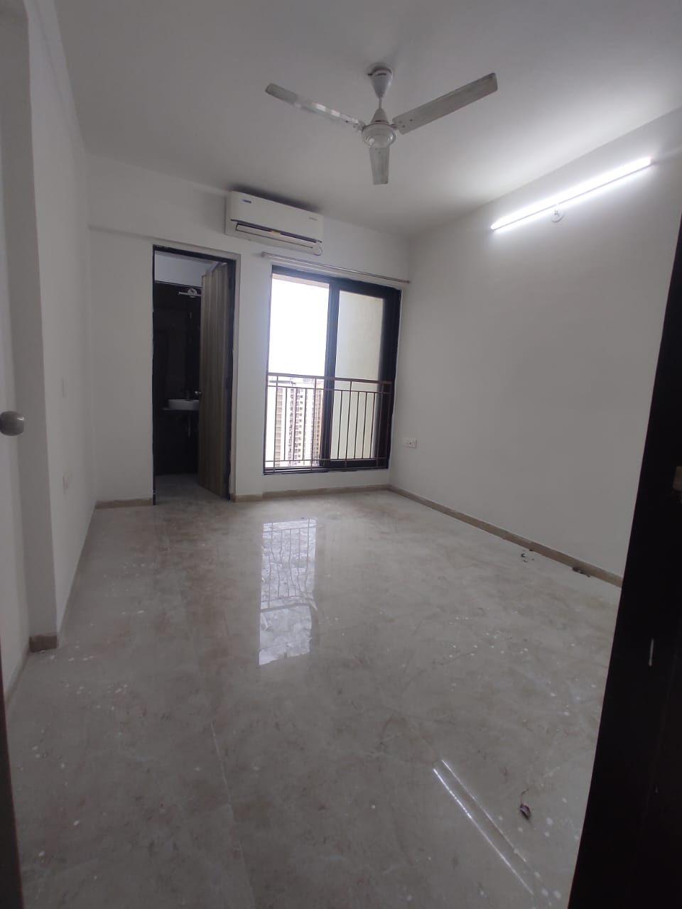 2 BHK Apartment For Sale in Anant Tara