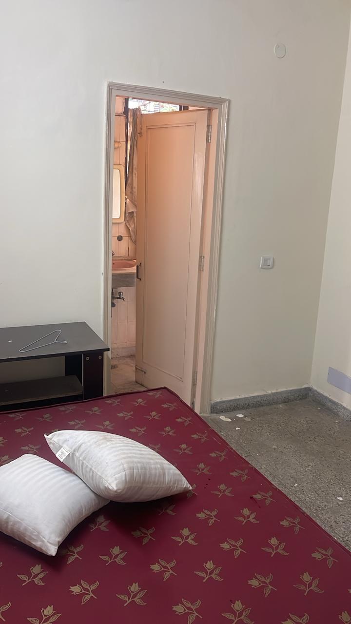 3 BHK Builder Floor For Rent in Kailash Colony