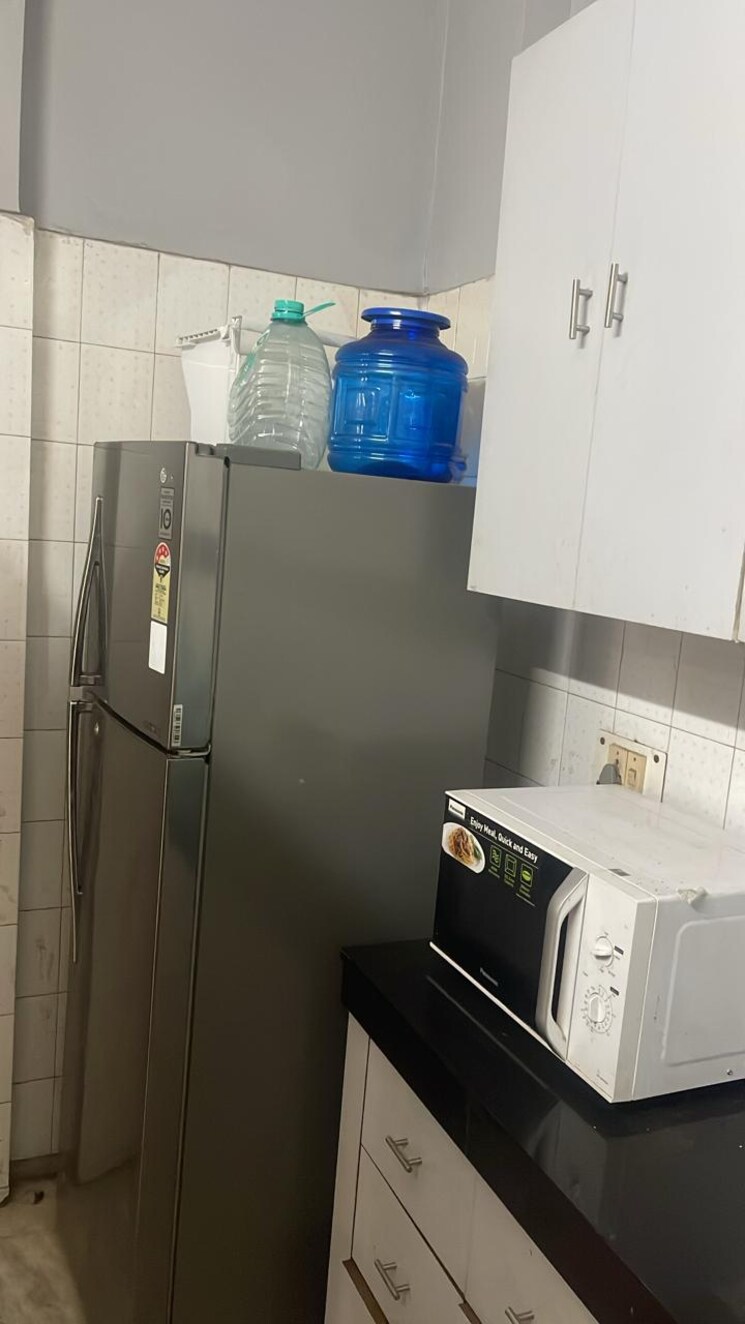 Kitchen, kailash colony 3 Bedroom 200 Sq.Yd. Builder Floor In Kailash Colony Delhi 9315435