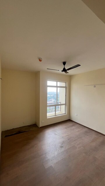 Room in 2 BHK Apartment at Jaypee Kensington Boulevard, Sector 131 – for Rent