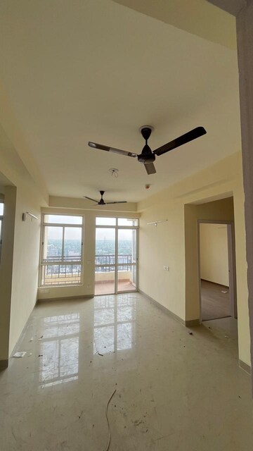 2 BHK Apartment For Rent in Jaypee Kensington Boulevard, Sector 131