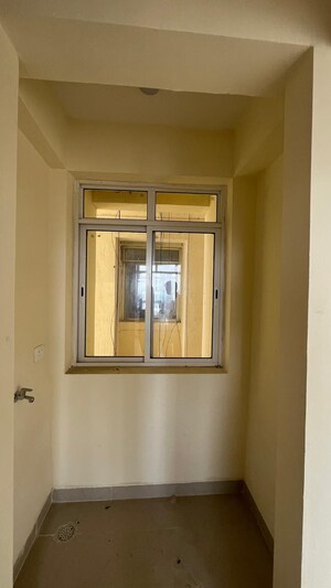 Room in 2 BHK Apartment at Jaypee Kensington Boulevard, Sector 131 – for Rent