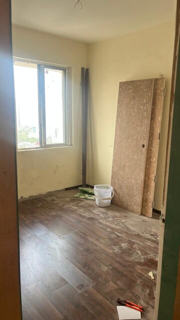 Room in 2 BHK Apartment at Jaypee Greens Kosmos, Sector 134 – for Rent