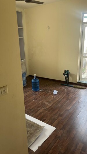 Room in 2 BHK Apartment at Jaypee Greens Kosmos, Sector 134 – for Rent