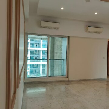 Room in 3 BHK Apartment at Enpar Lotus 101 Worli Residences, Kamala Mill – for Rent
