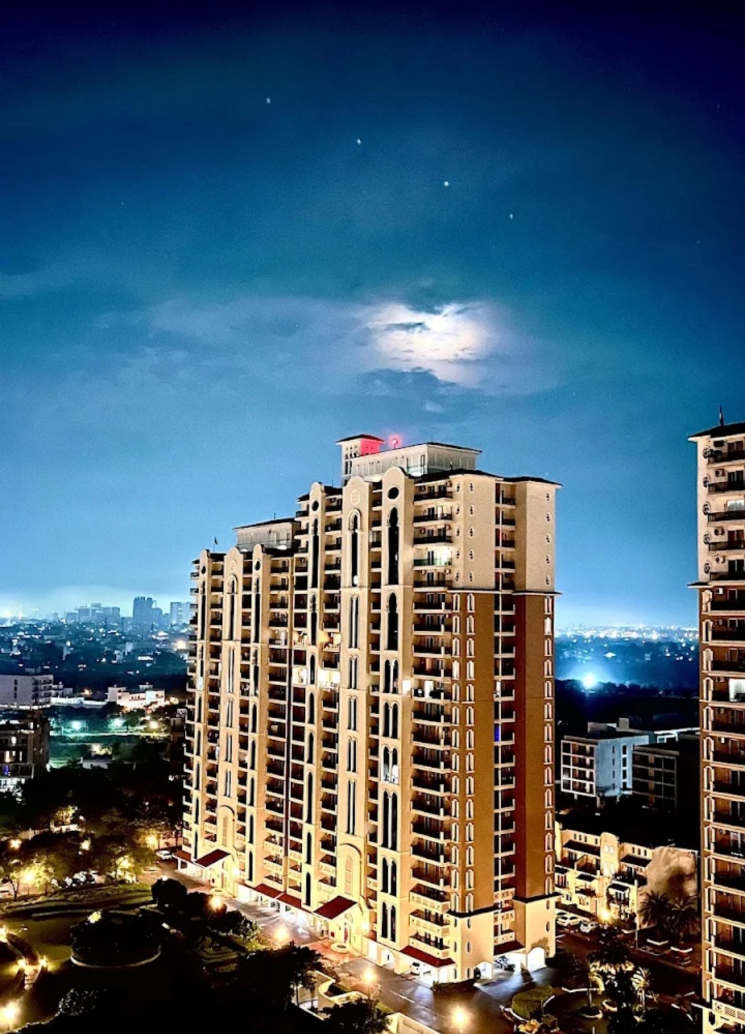 2 BHK 1615 Sq.Ft. Apartment in DLF New Town Heights III