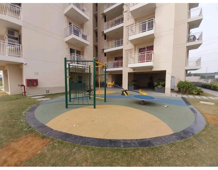 Swimming Pool, m3m-marina 3 Bedroom 1746 Sq.Ft. Apartment In Sector 68 Gurgaon 9315542
