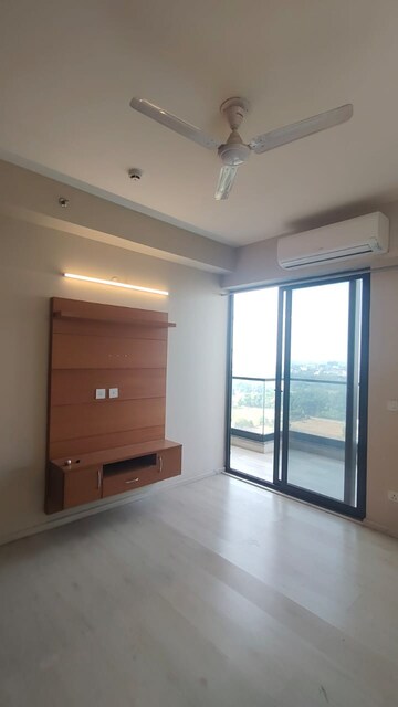 Room in 2 BHK Apartment at M3M Corner Walk, Sector 74 – for Rent