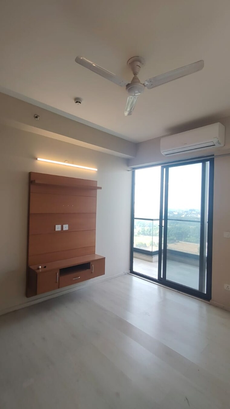 Room, m3m-corner-walk 2 Bedroom 1250 Sq.Ft. Apartment In Sector 74 Gurgaon 9315565