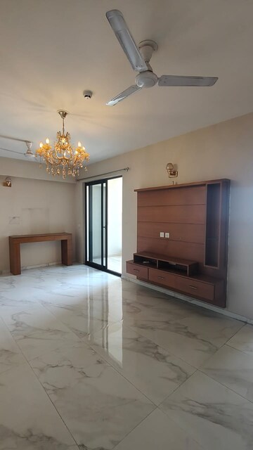 Room in 2 BHK Apartment at M3M Corner Walk, Sector 74 – for Rent