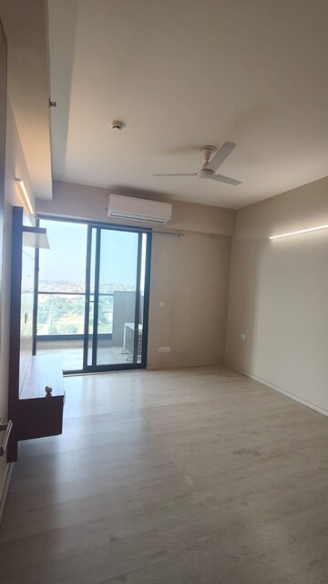 Room in 2 BHK Apartment at M3M Corner Walk, Sector 74 – for Rent