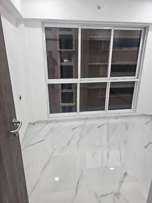 Room in 1 BHK Apartment at Nahar Amaryllis Towers and Plaza, Chandivali – for Rent