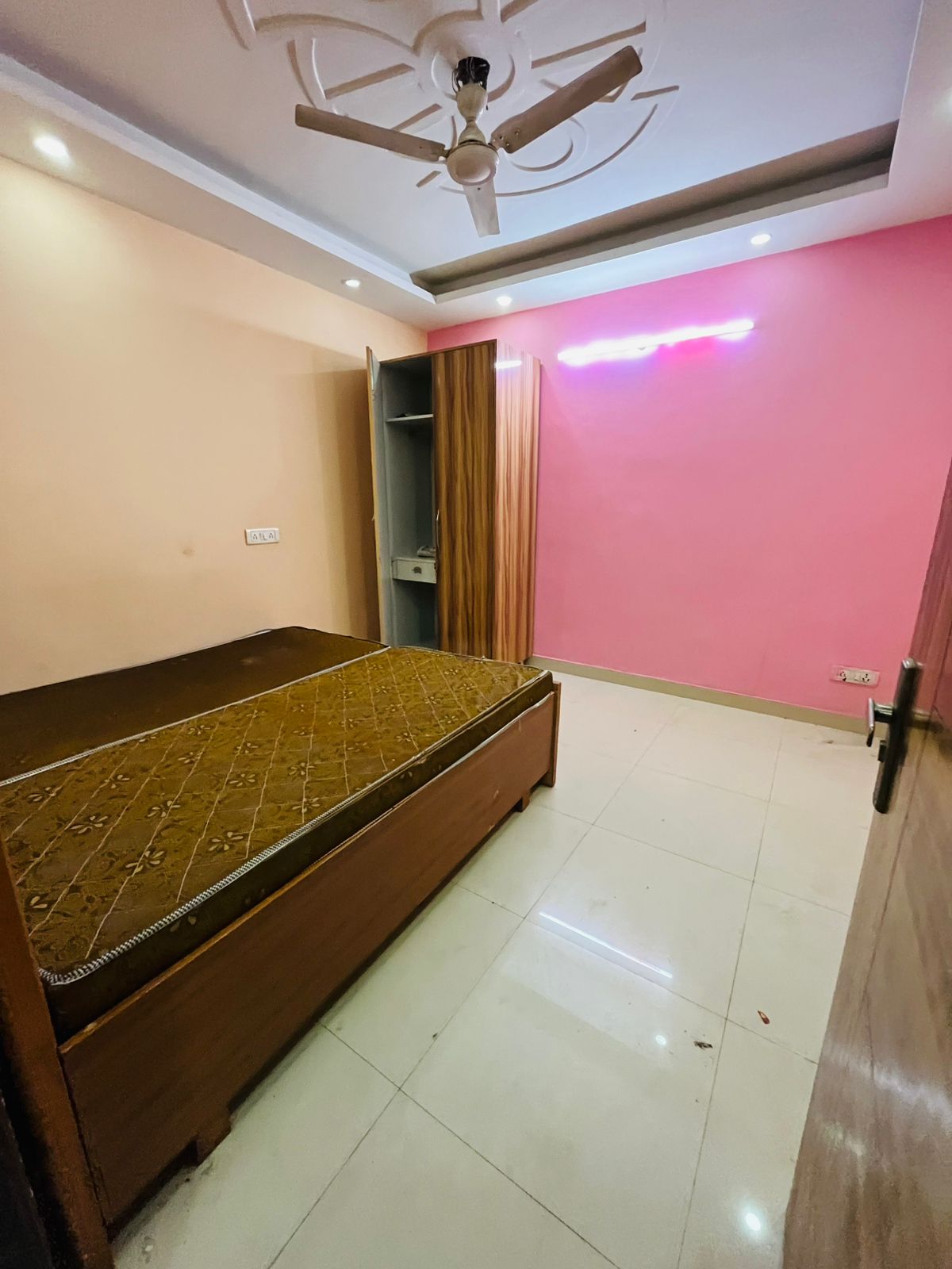 1 BHK Builder Floor For Rent in Chattarpur