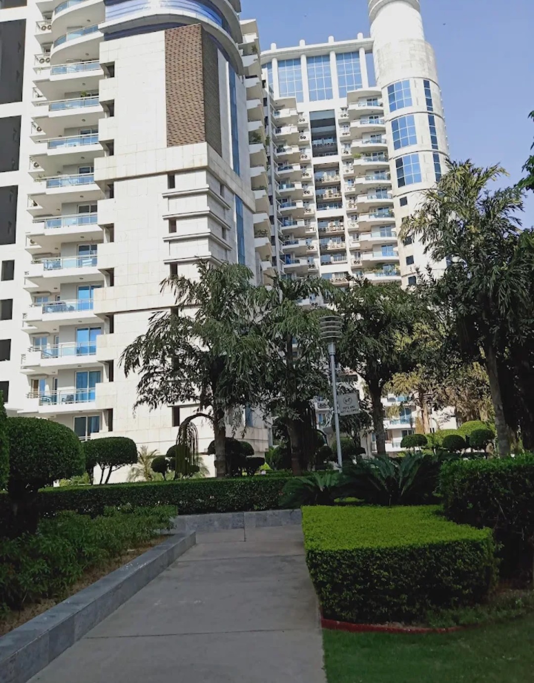 4 BHK + Servant Room Apartment For Sale in DLF The Belaire