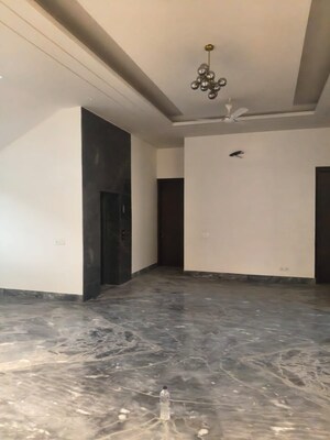 Room in 1 BHK Builder Floor at Chattarpur – for Rent