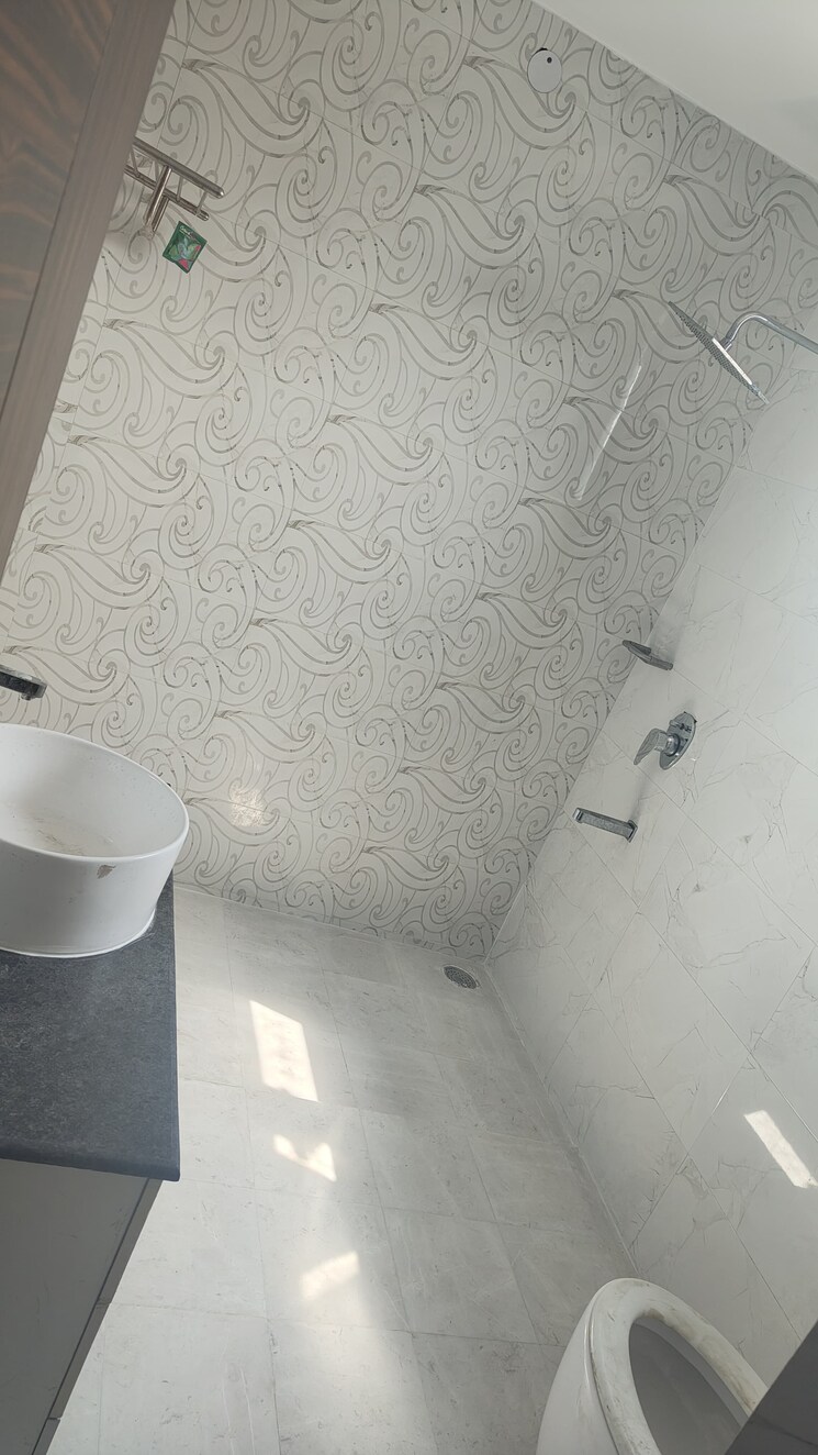 Bathroom, sector 9a 2 Bedroom 1650 Sq.Ft. Builder Floor In Sector 9a Gurgaon 9315614