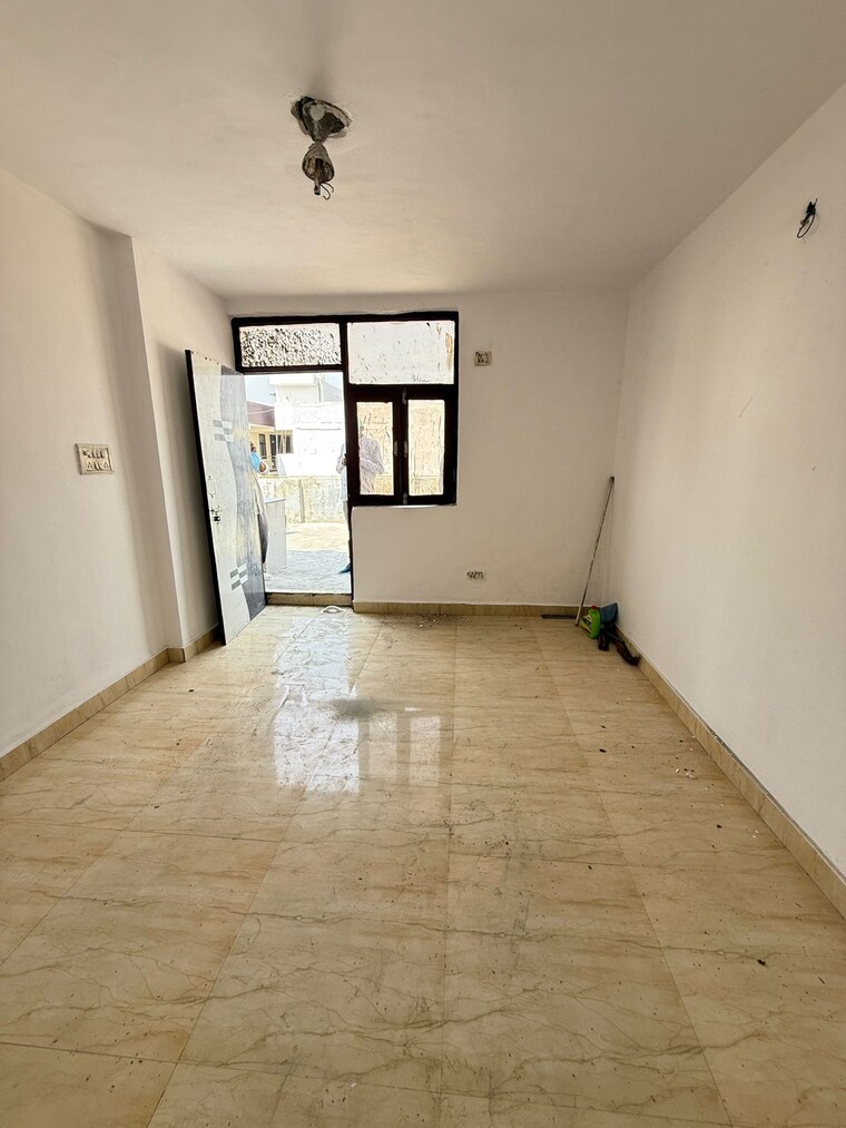 Room, chattarpur 1.5 Bedroom 450 Sq.Ft. Builder Floor In Chattarpur Delhi 9315694