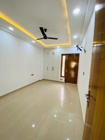 Room in 3 BHK Builder Floor at Puri Kohinoor, Sector 89 – for Rent