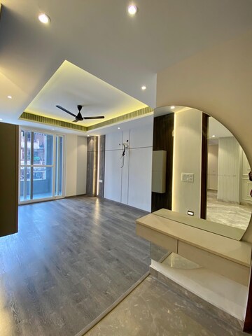 Building Lobby in 4 BHK Builder Floor at SS Mayfield Gardens, Sector 51 – for Sale