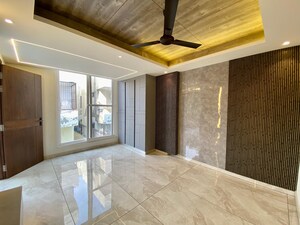 Room in 4 BHK Builder Floor at SS Mayfield Gardens, Sector 51 – for Sale