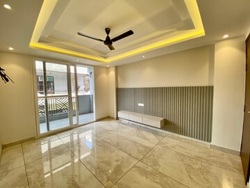 Room in 4 BHK Builder Floor at SS Mayfield Gardens, Sector 51 – for Sale