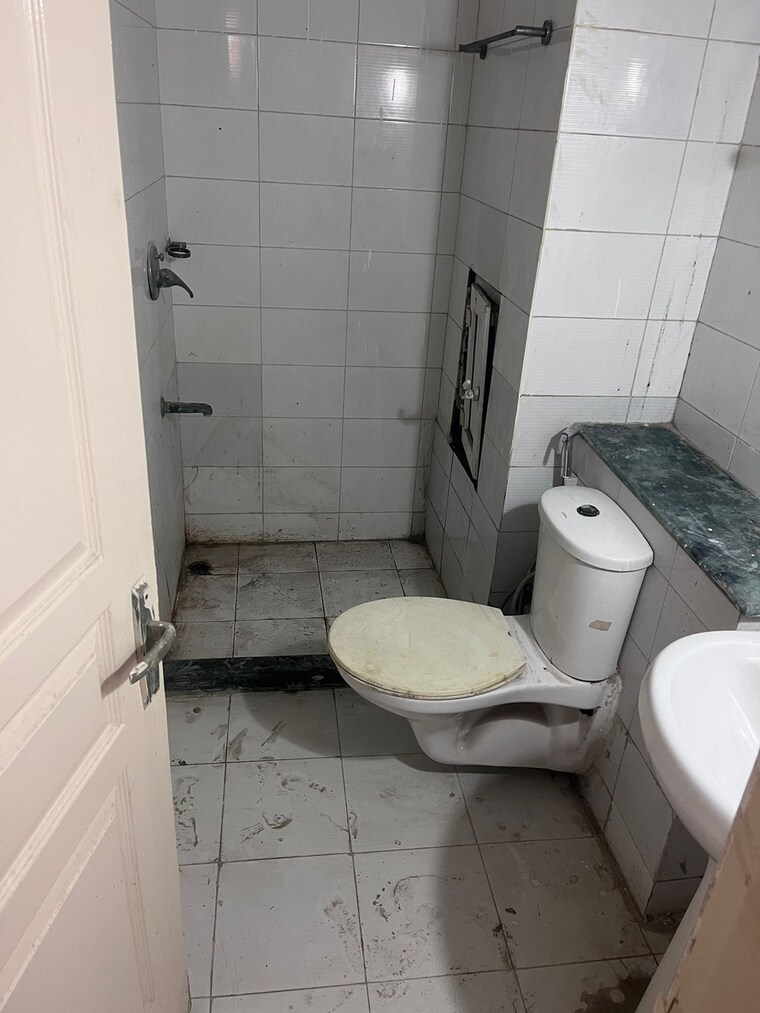 Bathroom, bptp-the-resort 3 Bedroom 2019 Sq.Ft. Apartment In Sector 75 Faridabad 9315773