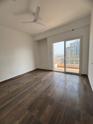 Room in 2 BHK Apartment at Wave City, Wave City – for Sale