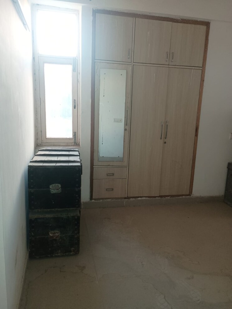 Room, the-defence-personnel 4 Bedroom 3000 Sq.Ft. Apartment In Sector 45 Faridabad 9315936